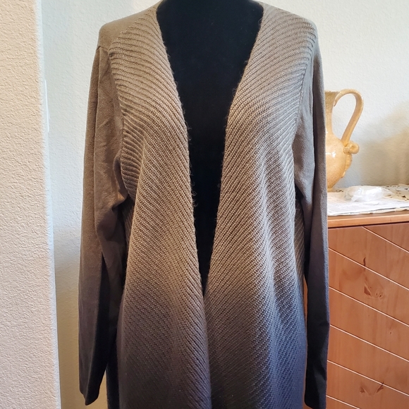 Gray and black ombre cardigan - Picture 4 of 12